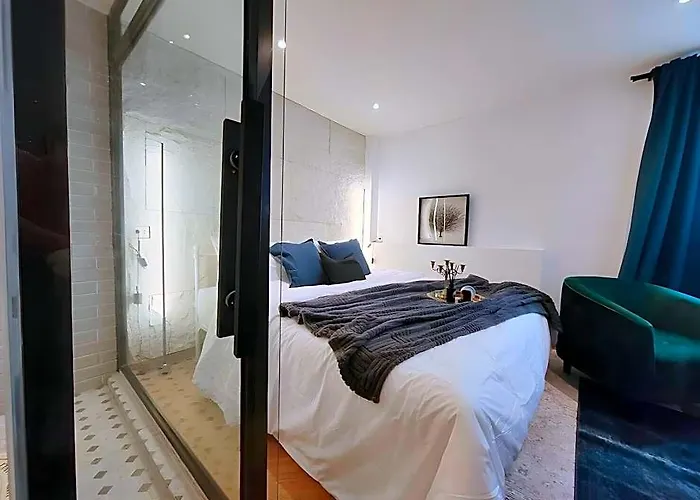The Motuga بيت شباب بانكوك